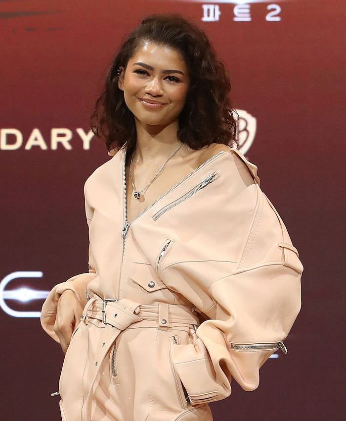2026 Dune Part Two Press Conference Zendaya Light Pink Oversized Leather Jacket Right